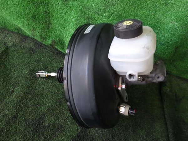 Toyota Hiace Brake Booster/Master Cylinder - Image 2