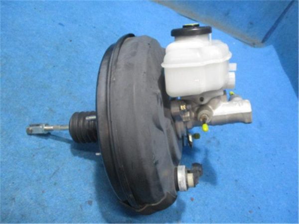 Toyota Hiace Brake Booster/Master Cylinder - Image 5